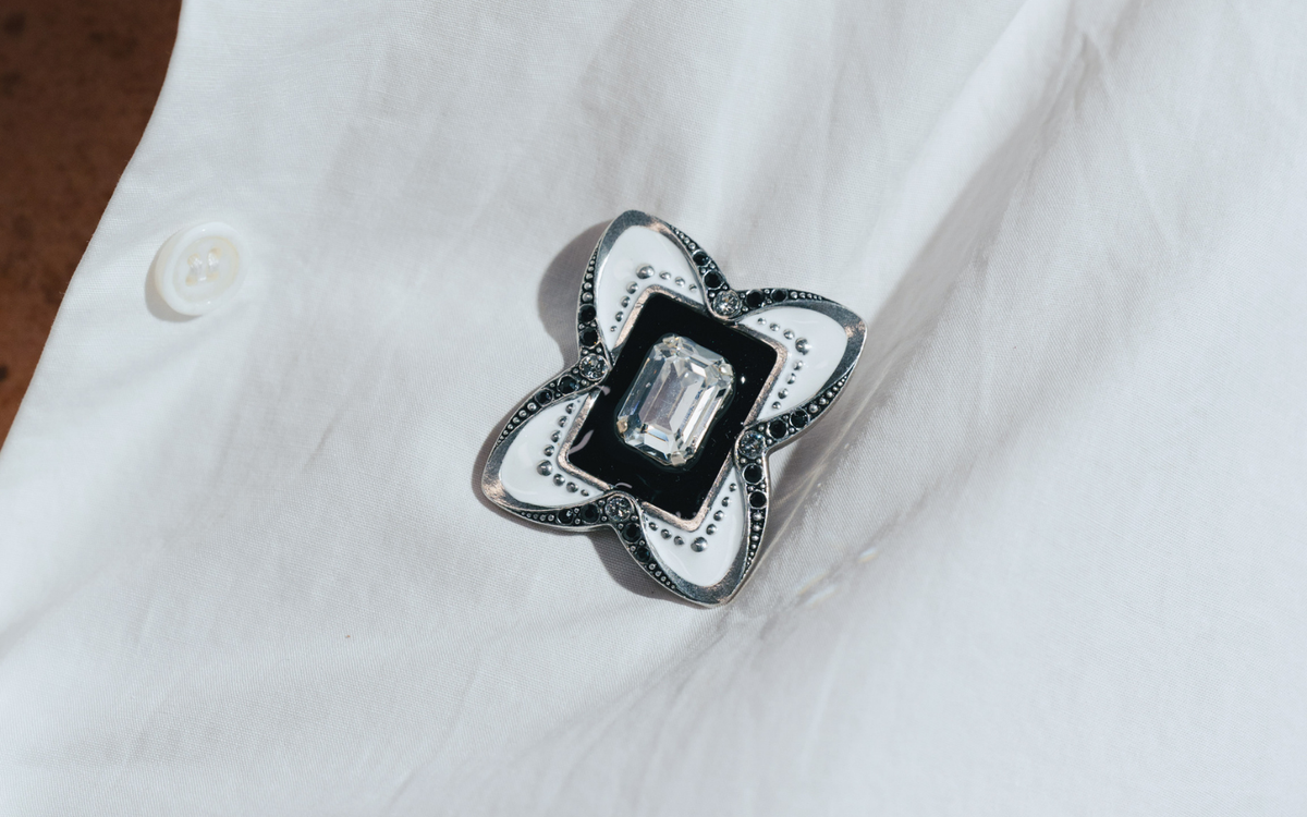 L'effet émail : une technique artisanale pour des bijoux colorés