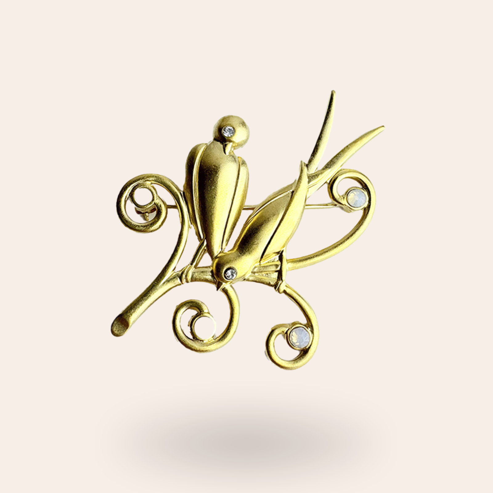 Broche Sur la branche dorée