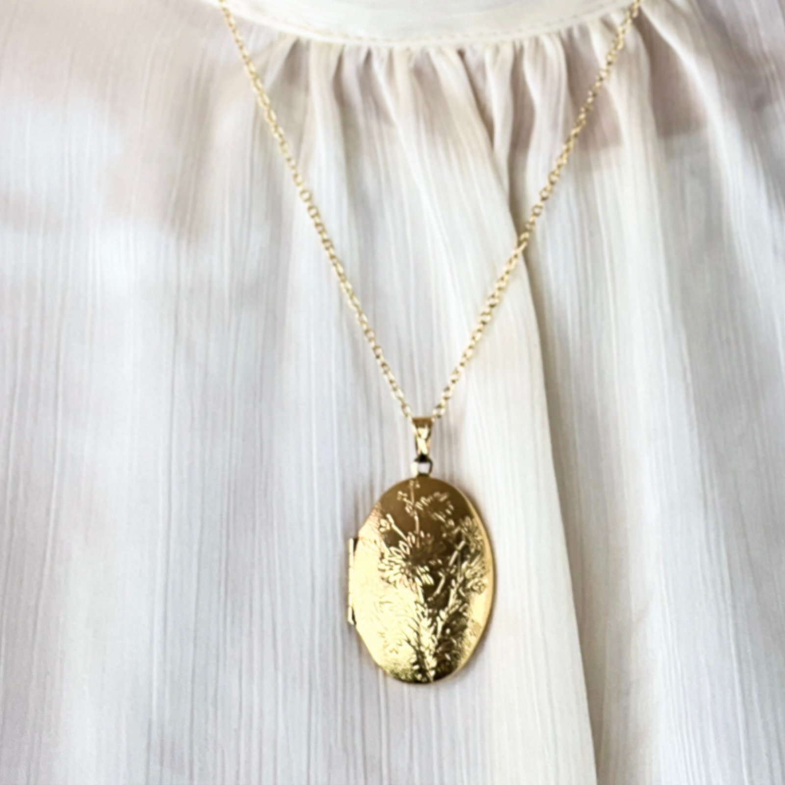 Collier Locket arabesque Doré