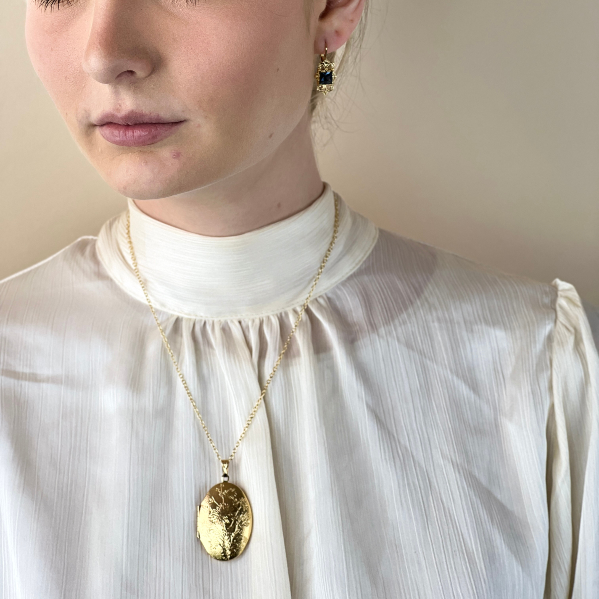 Collier Locket arabesque Doré